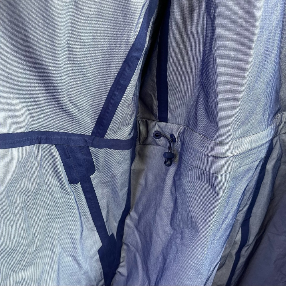 Lululemon rain jacket - Picture 4 of 6